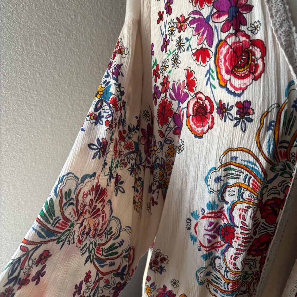 Beautiful Floral Kimono Lace Detail Bila Final Sale - Picture 7 of 10